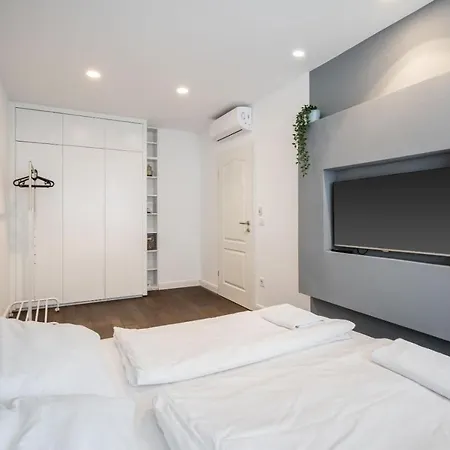 Hotel R42-boutique Apartments, Location By Bqa *