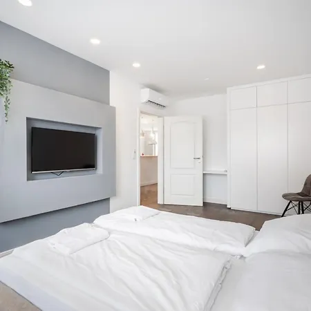 R42-boutique Apartments, Location By Bqa מלון *