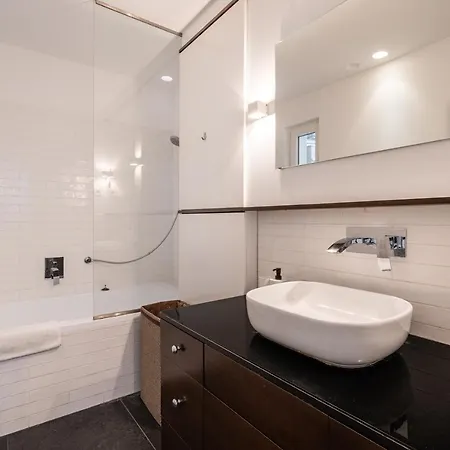 מלון R42-boutique Apartments, Location By Bqa