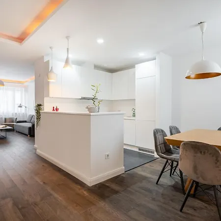 Hotel R42-boutique Apartments, Location By Bqa *