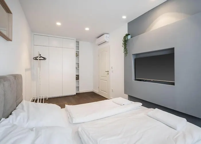 Hotel R42-boutique Apartments, Location By Bqa *