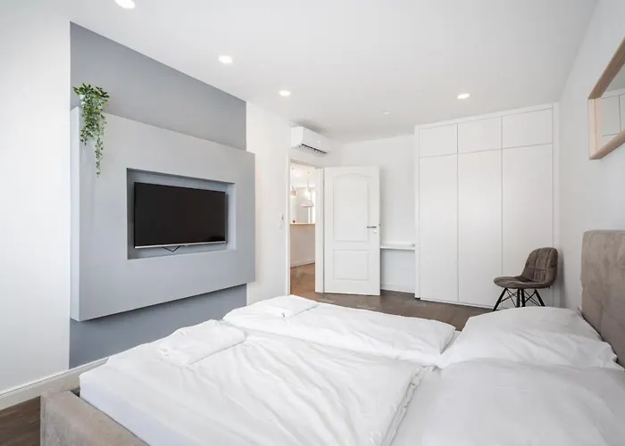 R42-boutique Apartments, Location By Bqa Hotel *